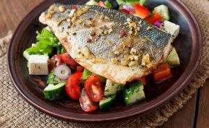 peixe grelhado com marinada de alho