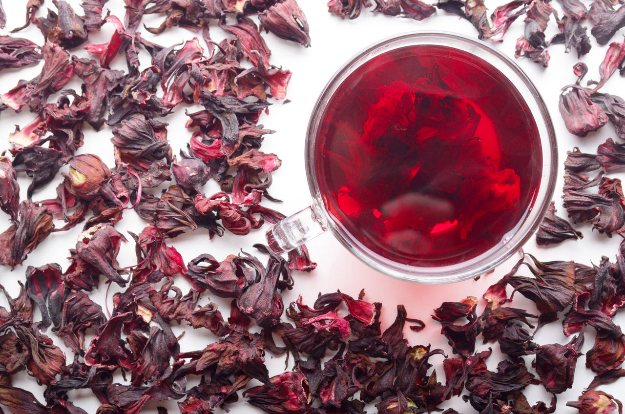 Chá de hibisco diurético: saiba mais sobre a bebida - Mais Saúde