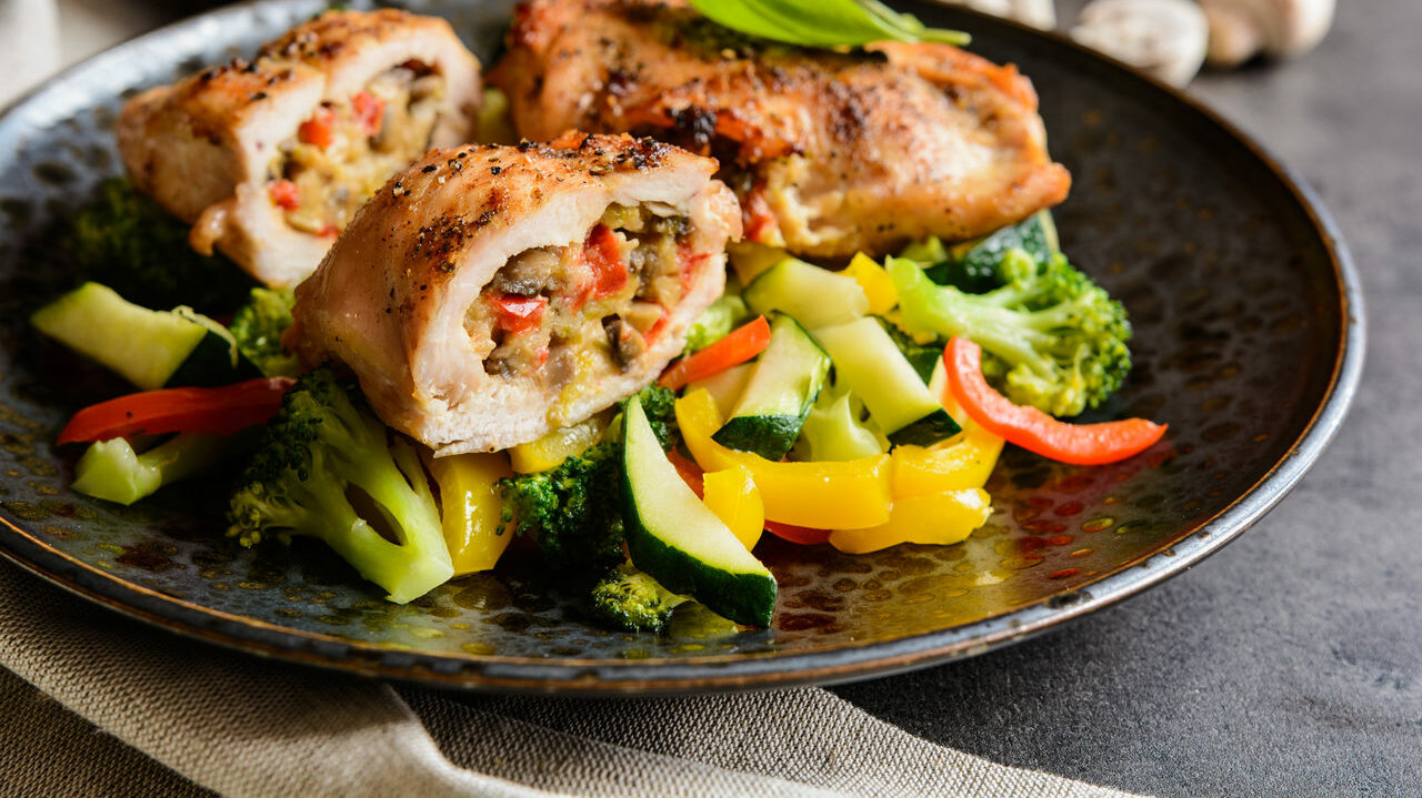 filé de frango recheado com pinhão